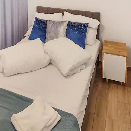 1 Bedroom Cozy In